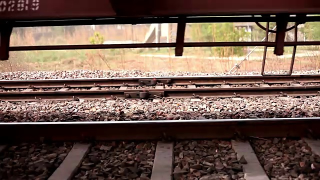 火车移动过去视频素材