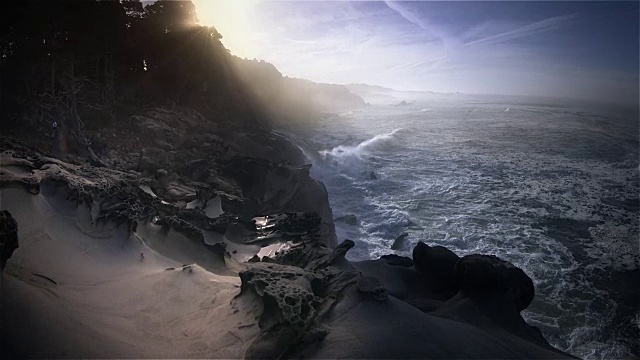 加州太平洋的砂岩岩层视频素材