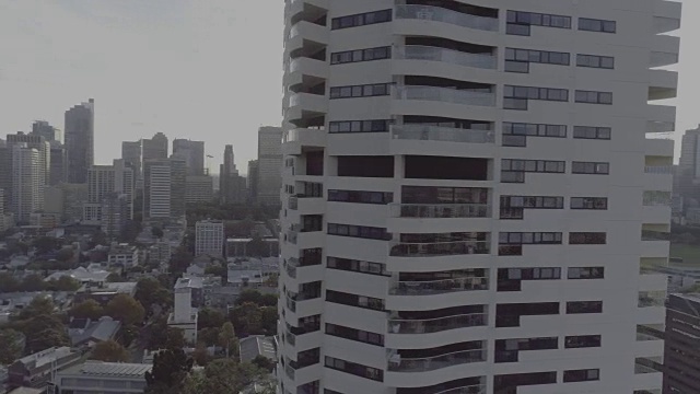 达林赫斯特一座著名公寓楼的鸟瞰图。澳大利亚悉尼视频下载