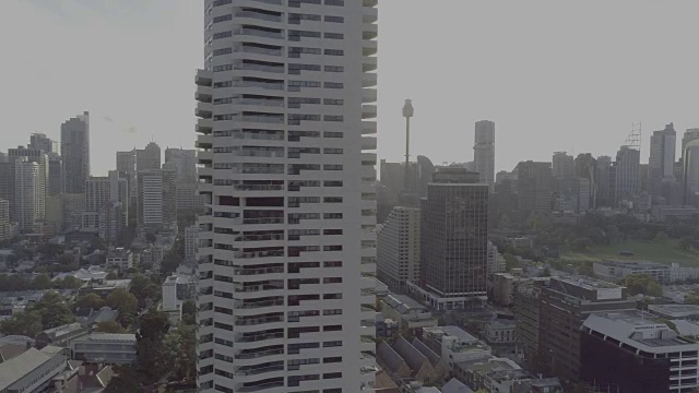 达林赫斯特一座著名公寓楼的鸟瞰图。澳大利亚悉尼视频下载