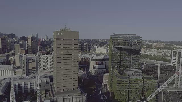 鸟瞰图通过悉尼科技大学和中央公园一号大楼。澳大利亚悉尼视频素材