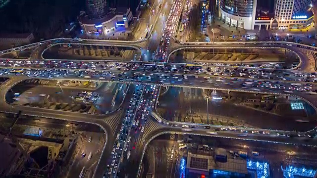 T/L WS HA TU鸟瞰图繁忙的道路交叉口和拥挤的交通/北京，中国视频素材