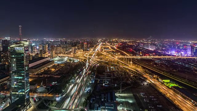 中国北京，T/L WS HA ZI路交叉口和夜间立交桥/四会桥视频素材