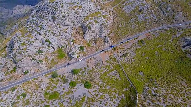 西班牙马略卡岛的萨卡罗布拉-德拉蒙塔纳山脉附近的发夹弯视频素材
