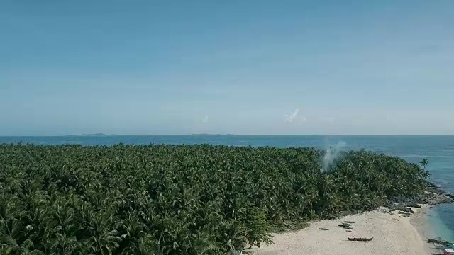 热带岛屿的鸟瞰图(无人机)视频素材