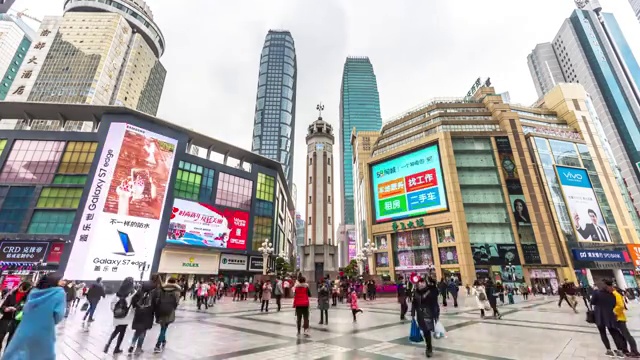 重庆商业广场上人头攒动。时间流逝视频素材