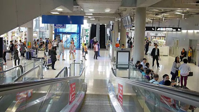 素万那普国际机场的自动扶梯视频下载