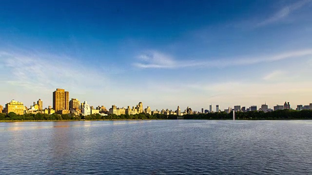 纽约中央公园水库从白天到黄昏的时间流逝视频下载