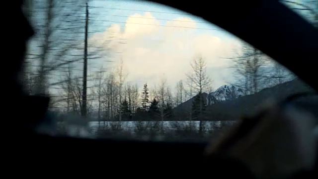 开车穿过阿拉斯加视频下载