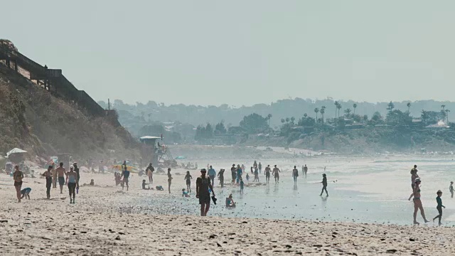 加利福尼亚海滩上的热天视频素材