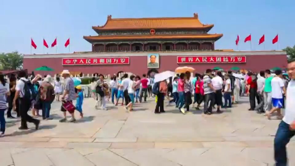 在北京天安门广场前的人群中视频购买