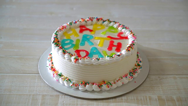 快乐的生日蛋糕视频素材