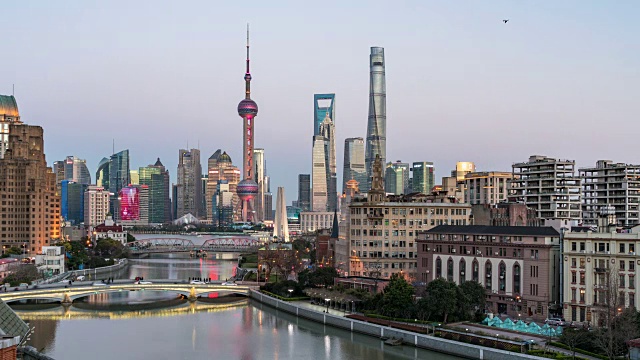日落时分的上海天际线视频素材