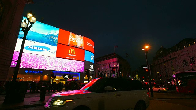 晚上的皮卡迪利广场，英国，伦敦视频下载