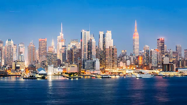 时间流逝日落到夜晚-曼哈顿中城天际线，纽约，美国视频下载