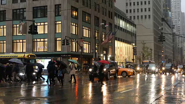 雨中的城市交通视频下载
