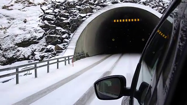 在挪威罗弗敦岛开过隧道的4K视频视频下载