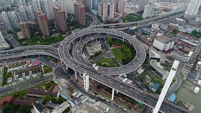 无人机摇摄上海南浦大桥视频素材