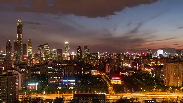 T/L WS HA PAN北京城市天际线和中央商务区，从白天到夜晚/中国北京(白天与夜晚匹配)视频素材