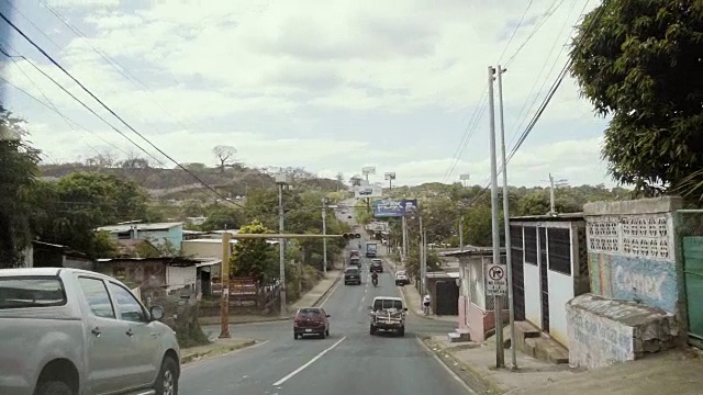 马那瓜大街上的一辆车视频下载