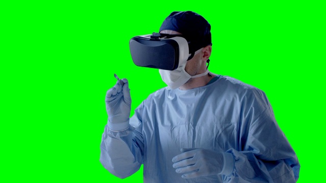 手术中戴着虚拟现实眼镜的男子视频素材