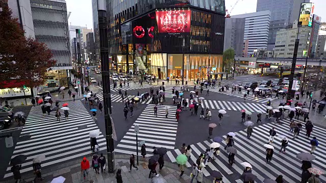 日本，东京，银座，数寄屋桥步行街的高架景观视频下载