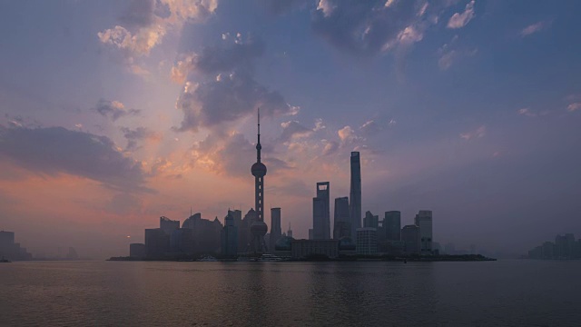 日出时分的上海天际线视频素材