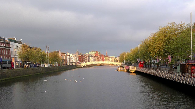 利菲河-爱尔兰都柏林视频素材