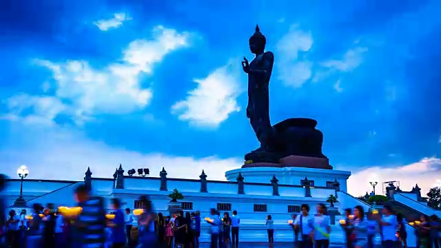 4K延时从白天到夜晚:维萨卡布恰传统是泰国佛教徒的一个重要日子视频下载