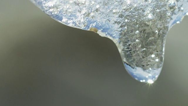 冰山上的水滴，慢镜头特写视频素材