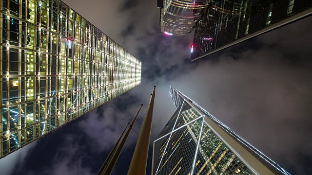 低角度的摩天大楼在中环，香港岛，中国香港-时间推移视频下载