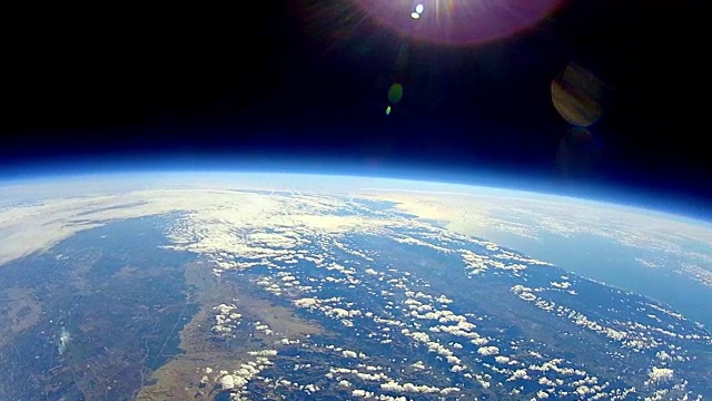 从地球大气层高处的气球上看到的景象视频下载