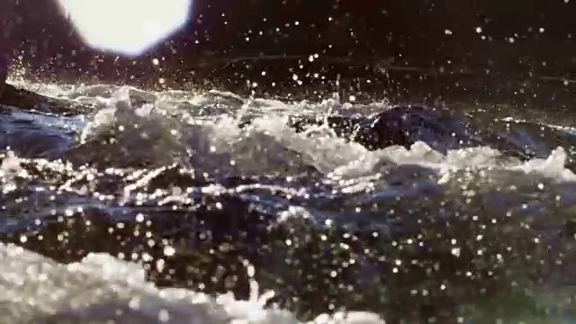 慢镜头，加拿大湍急的河流视频素材