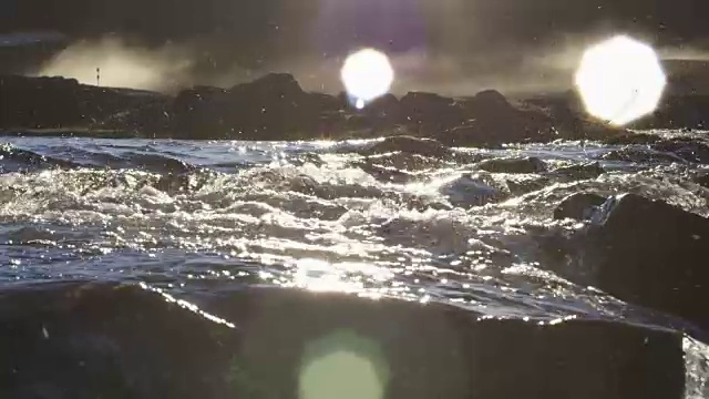 日落时加拿大湍急的河流美景，慢镜头视频素材