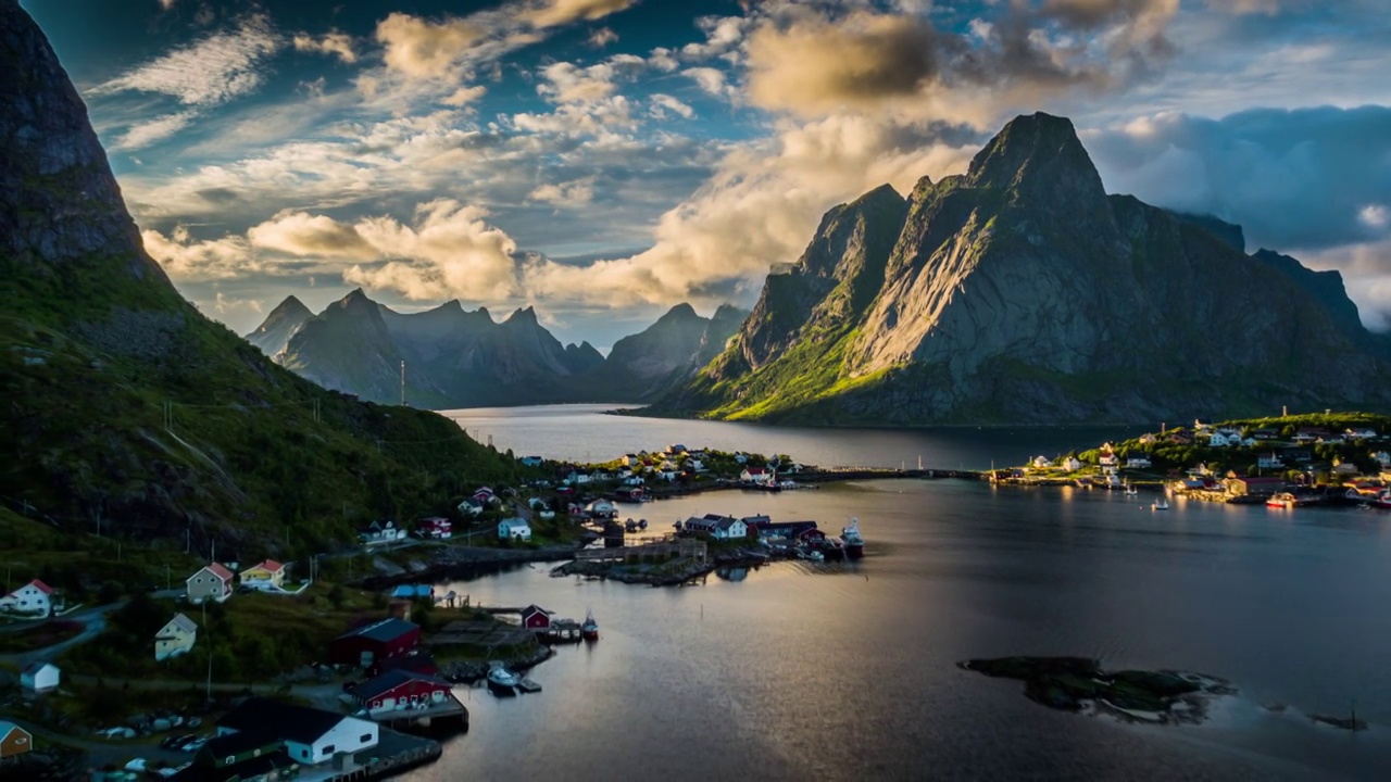 航拍:挪威罗浮敦群岛的勒奈村和Moskenesoya山脉视频素材