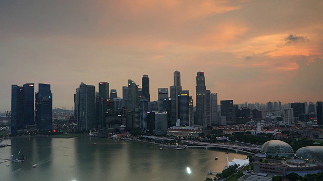 日落时新加坡天际线的鸟瞰图视频下载