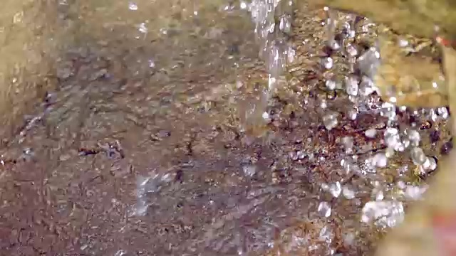 SLO MO拍摄溅水视频素材