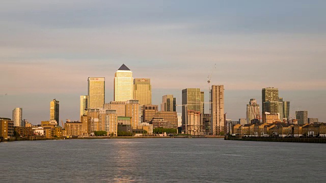 伦敦:日落时的金丝雀码头视频素材