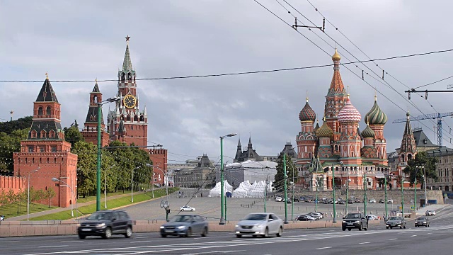 早晨的莫斯科红场，圣巴西尔大教堂和克里姆林宫视频素材