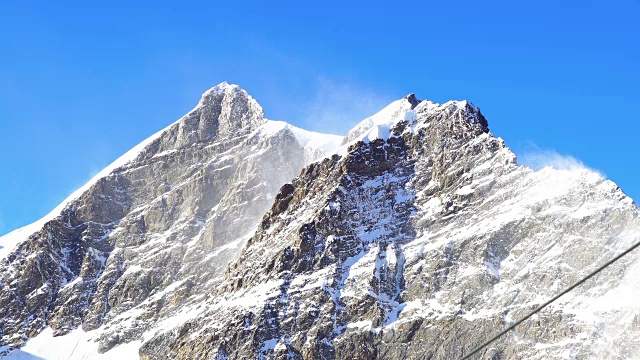 少女峰(伯尔尼阿尔卑斯山的主峰之一)的阿莱奇冰川视频下载