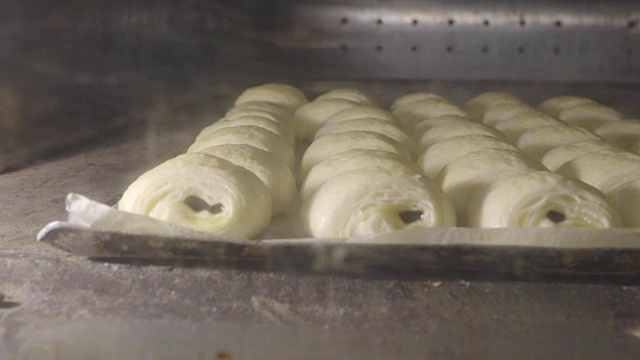 烤箱上的面包房视频素材