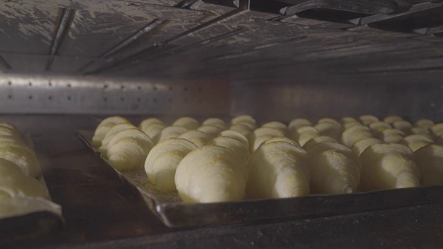 烤箱上的面包房视频素材