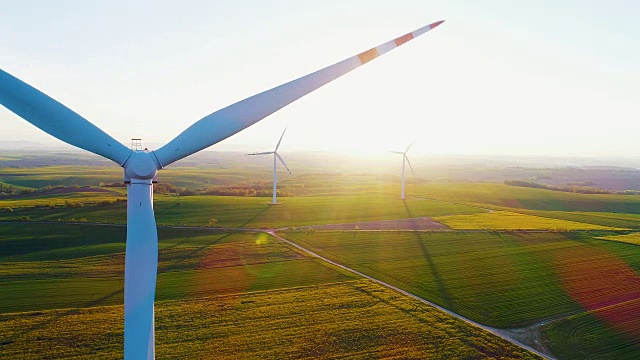 风车，可再生能源，生态背景。视频素材