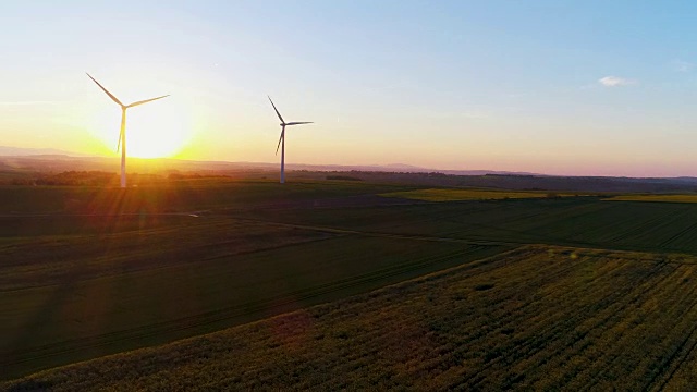 风力农场在日落4K视频素材