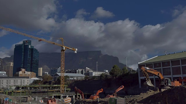 南非开普敦一个主要建筑工地的时间流逝，以桌山为背景视频素材