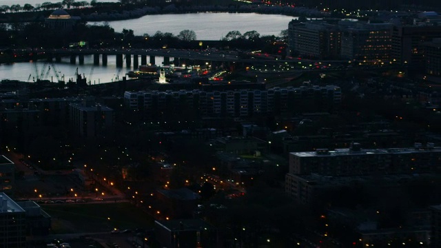 日落时分，空中镜头从杰弗逊中学的塔上拍摄，华盛顿特区视频下载