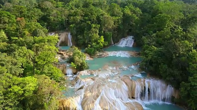 墨西哥恰帕斯的阿瓜祖尔瀑布视频下载