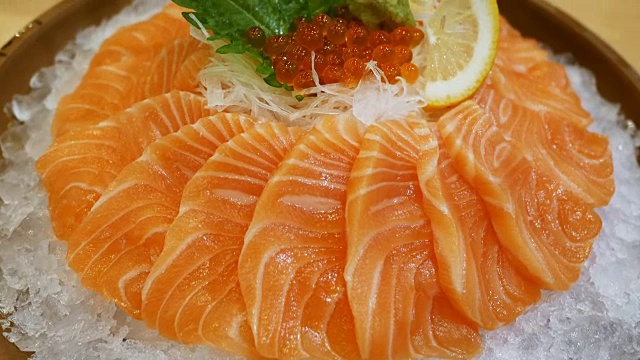 三文鱼生鱼片-日本料理风格视频下载