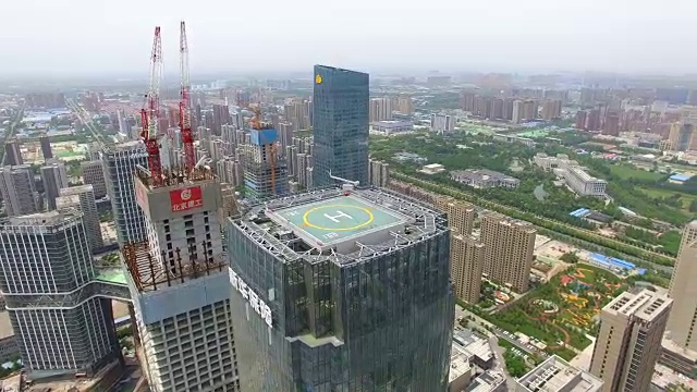 摩天大楼和城市景观的航拍/西安，中国视频素材