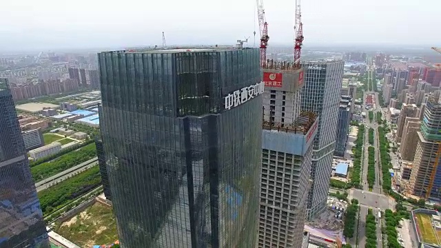 摩天大楼和城市景观的航拍/西安，中国视频素材